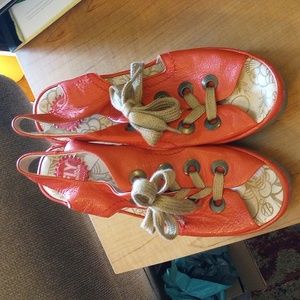 GUC Fly London sandals